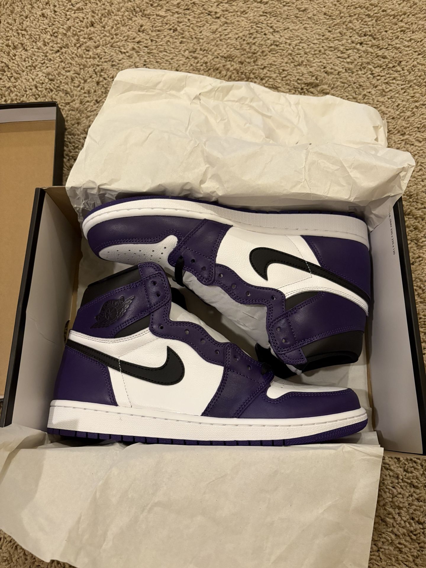 Air Jordan 1 Retro High Court Purple