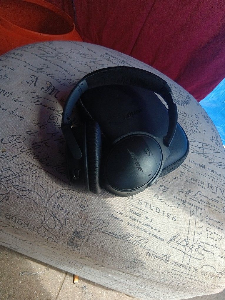 Bose Quiet Comfort Noise Cancelling Headphones BT
