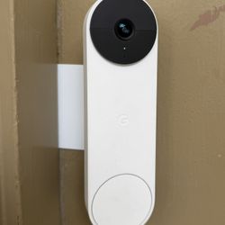 Google Nest Doorbell (Battery) + Adjustable Anti-Theft Wedge Mount – Excellent