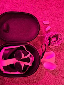 Meta Quest 3 VR Headset with Case and Controllers