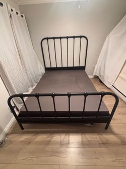 Knox II Queen Metal Panel Bed