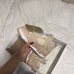 Jordan 4 shimmers