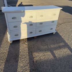 🌹BEAUTIFUL DRESSER/6 DRAWER/WITH  MIRROR🌹