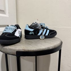 Unisex  Samba Adidas Size 5 USA
