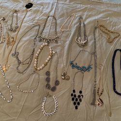 Necklaces Lot Of 22 Group # 6