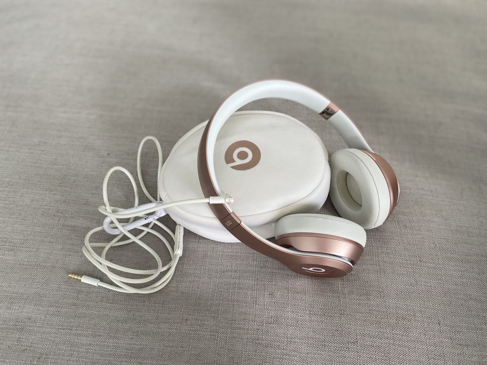 Beats Solo 2 Wireless Rose Gold Headphones w Case & Aux cord - OBO