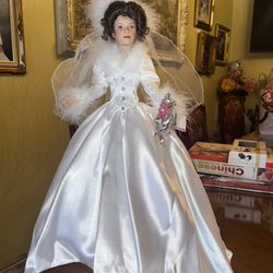 1996 ASHTON-DRAKE "WINTER ROMANCE" PORCELAIN BRIDE DOLL With Box 