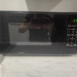 Black Countertop Microwave 