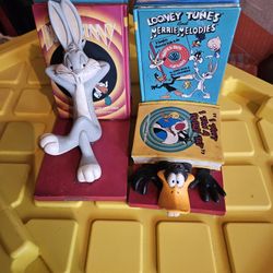 Vintage Bugs Bunny And Daffy Book Ends
