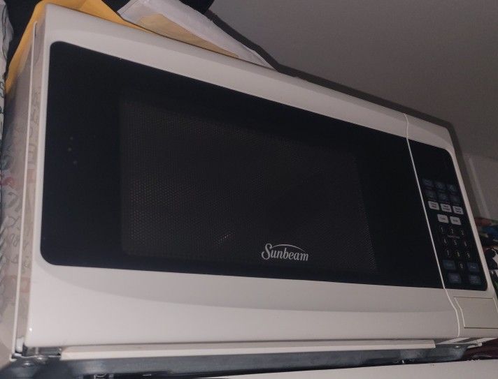 Sunbeam Microwave – White