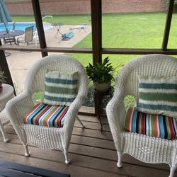Wicker Patio Furniture (5 pieces Included)