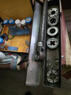 Pipe  Threader With. Sockets