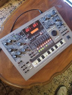 Roland MC-505 Groovebox all-in-one music production