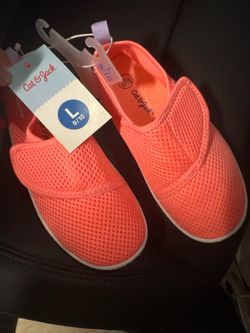 Girls water shoes 9/10