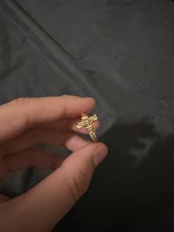 14k Gold crucifix ring with diamond chip