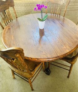 Oak  farmhouse-style dining set, with leaf extension.