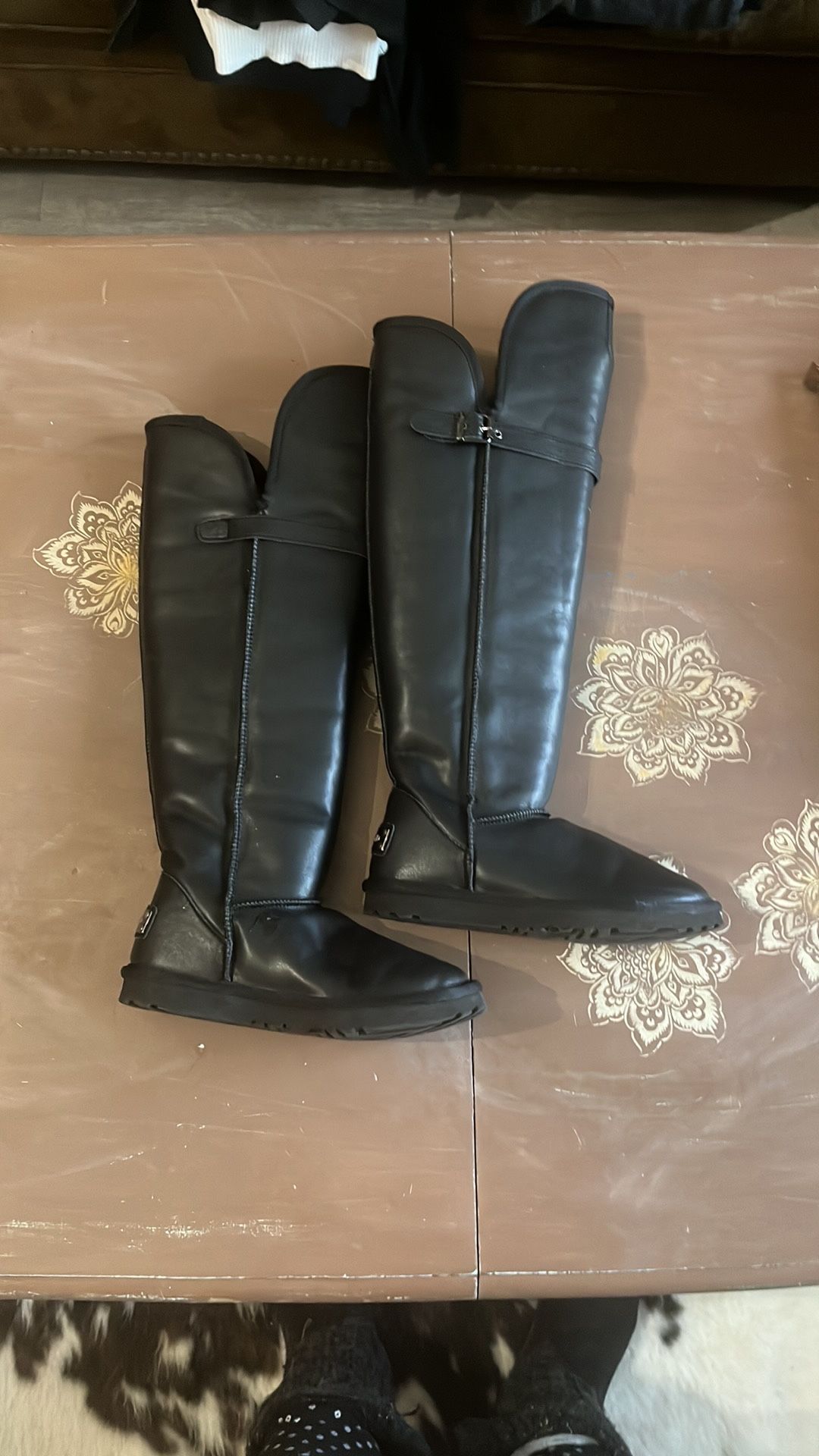 Extra Warm For Those Cold Toes- Women’s Above Knee Bkack Shearling Boots