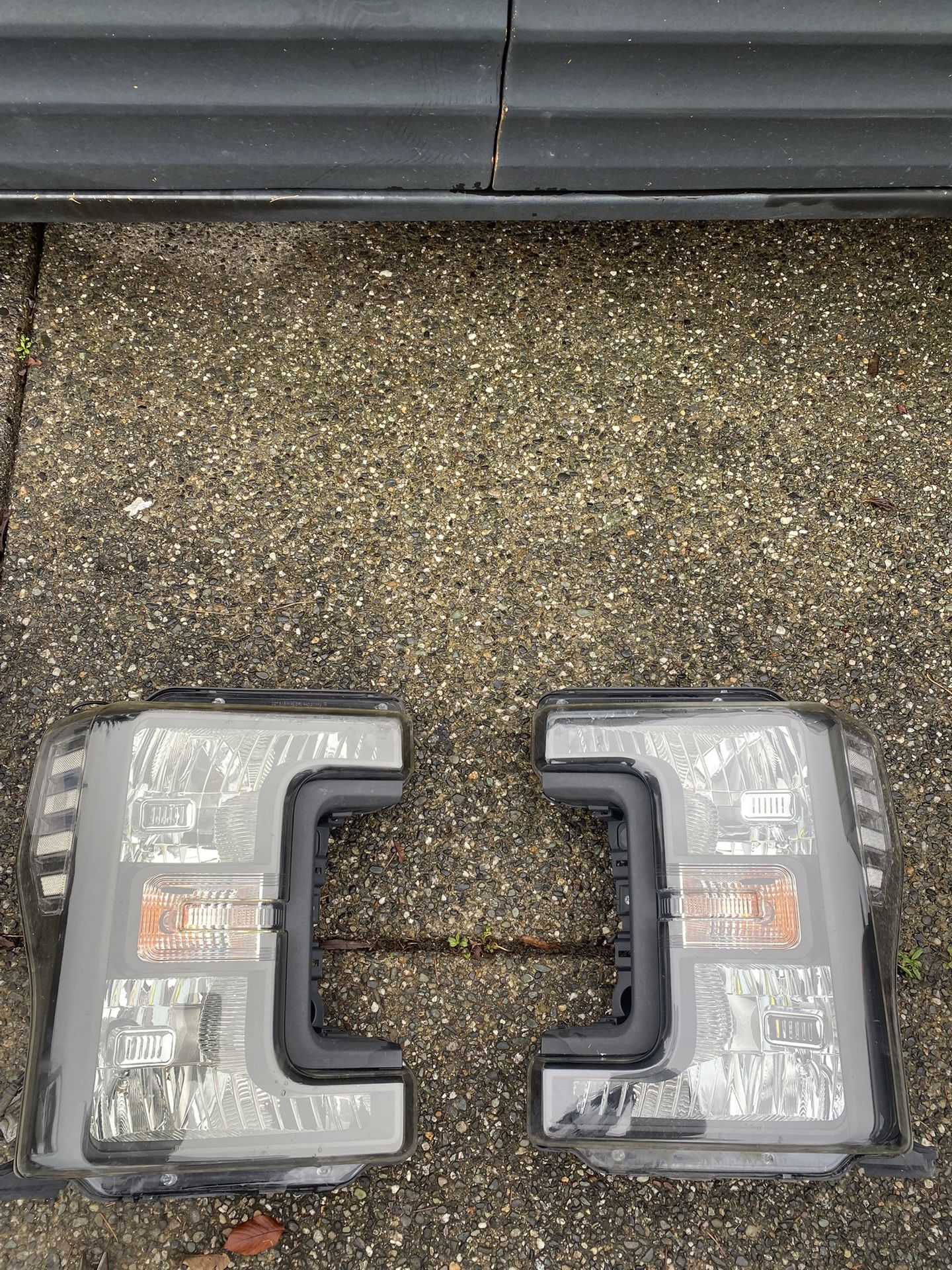 2017 Ford F350 Headlights