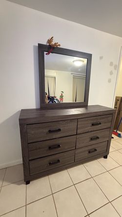 6-Drawer Dresser with Mirror