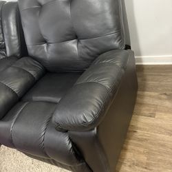 2 Recliners 