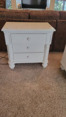 Kathy Ireland nightstands 29.5 height 30.5 width by 18 in $50 the set