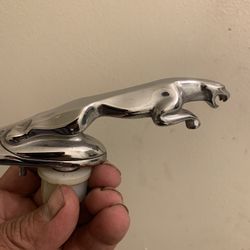 JAGUAR LEAPER HOOD ORNAMENT BADGE 