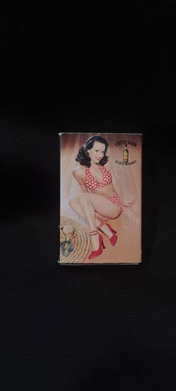 VINTAGE PIN-UP