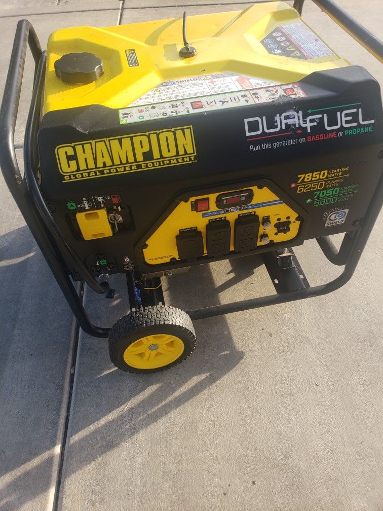 Champion Power 7850/6250 watts Gas & Propane Powered DualFuel Portable