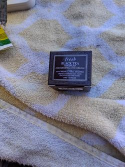 Fresh black tea advanced age renewal eye cream