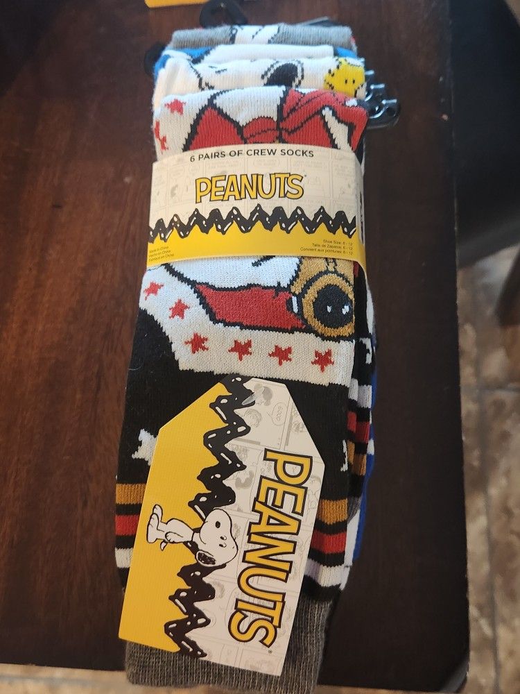 Brand New Peanuts Men's Crew Socks Shoe Size 6-12