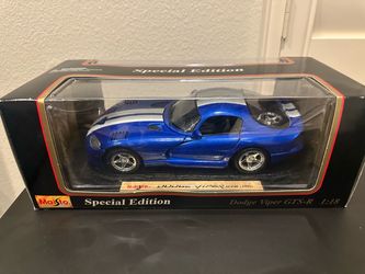 Maisto Special Edition 1:18 1996 Dodge Viper GTS Blue/White