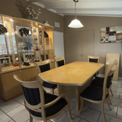 Complete Dining Room Set – Extendable Table, Chairs & Glass Display Cabinet