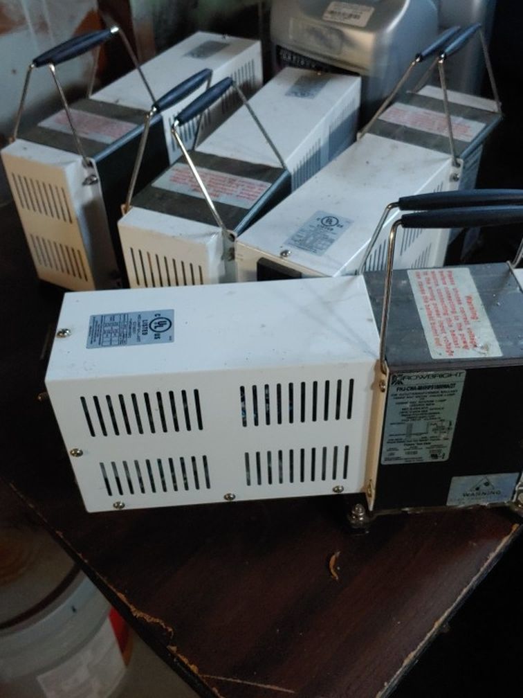 Power Inverters With Timers And Lights