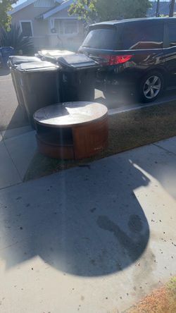 Free coffee table with 2 drawers