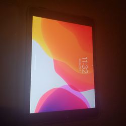 Ipad 7th Gen . Still Like new ! 32gig