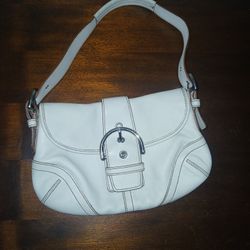 Authentic vintage Coach Soho leather shoulder bag.

