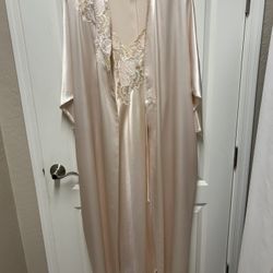 Elegant Silky Type Nightgown & Matching Robe With Delicate Embroidery, Size S/P