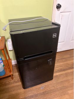 RCA Mini Fridge