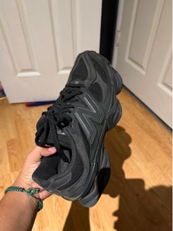New balance all black