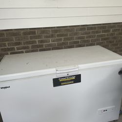 (LIKE-NEW). 16 Cubic Feet Chest Freezer 
