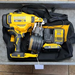 Dewalt 20v Max XR With Batter And Charger 