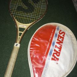 **SENTRA VINTAGE TENNIS RACKET**