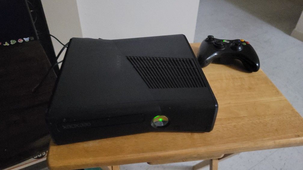 Black Xbox 360 Console Fs