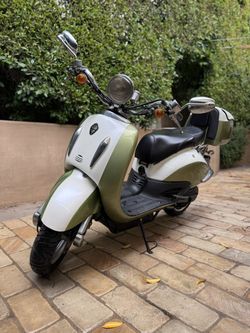Electric Moped Vehicle