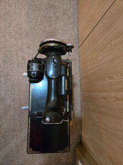 Antique AD Series Singer Featherweight