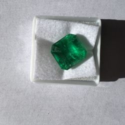 Certified Colombian Emerald 9 ct.
