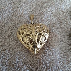 Vintage heart shape pendant gold tone very nice piece