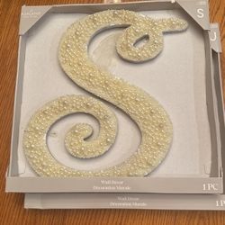New Ashland beaded wall decor, Letter “s”