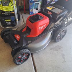 MilwaukeeM18 FUEL Brushless Cordless 21 in.​ Walk Behind Dual Battery Self-​Propelled Mower (Tool-​Only)​