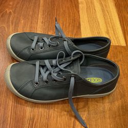 Keen Boys Shoes Size 5.5